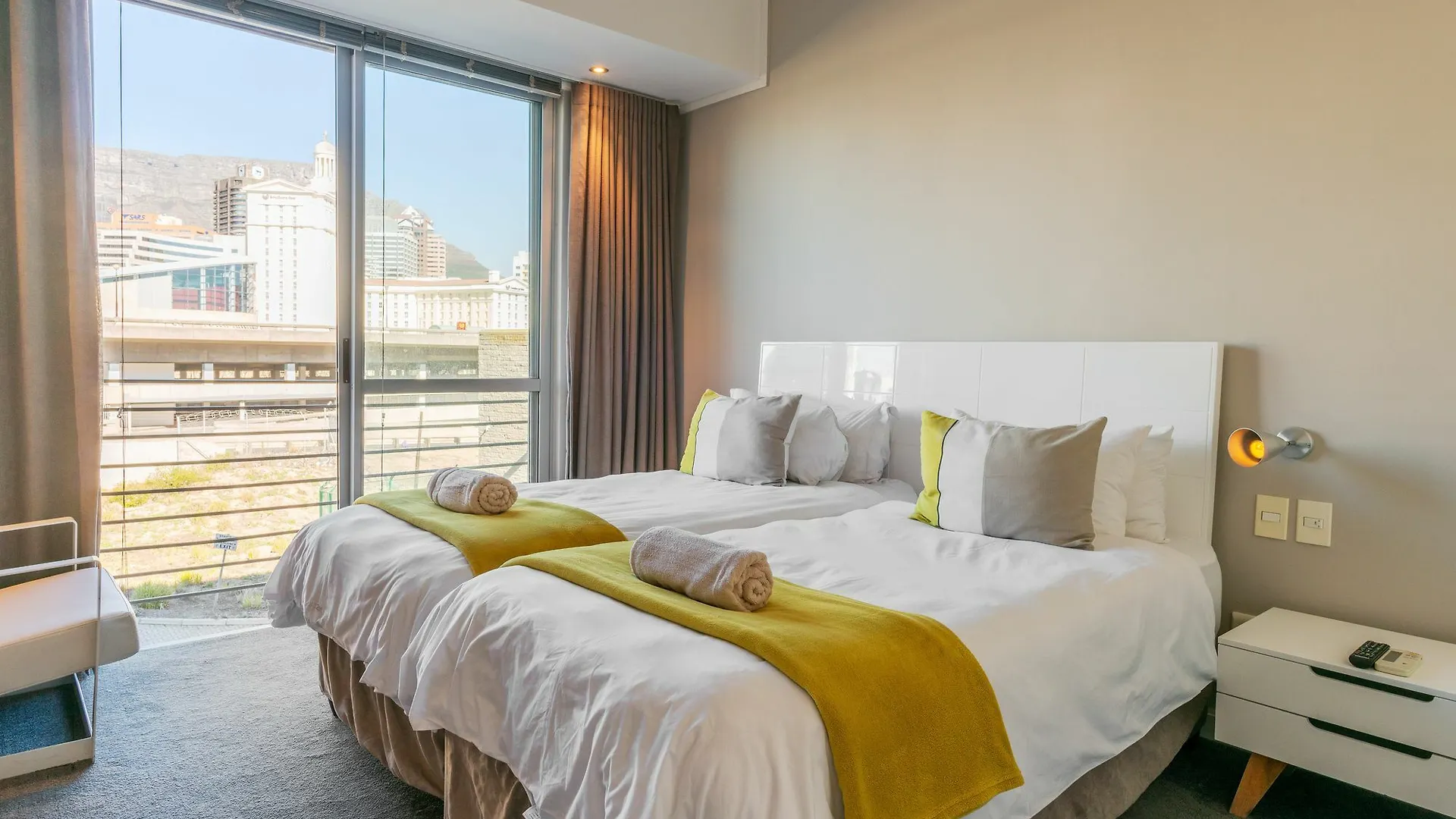 Harbour Bridge Ivory Suite Cape Town